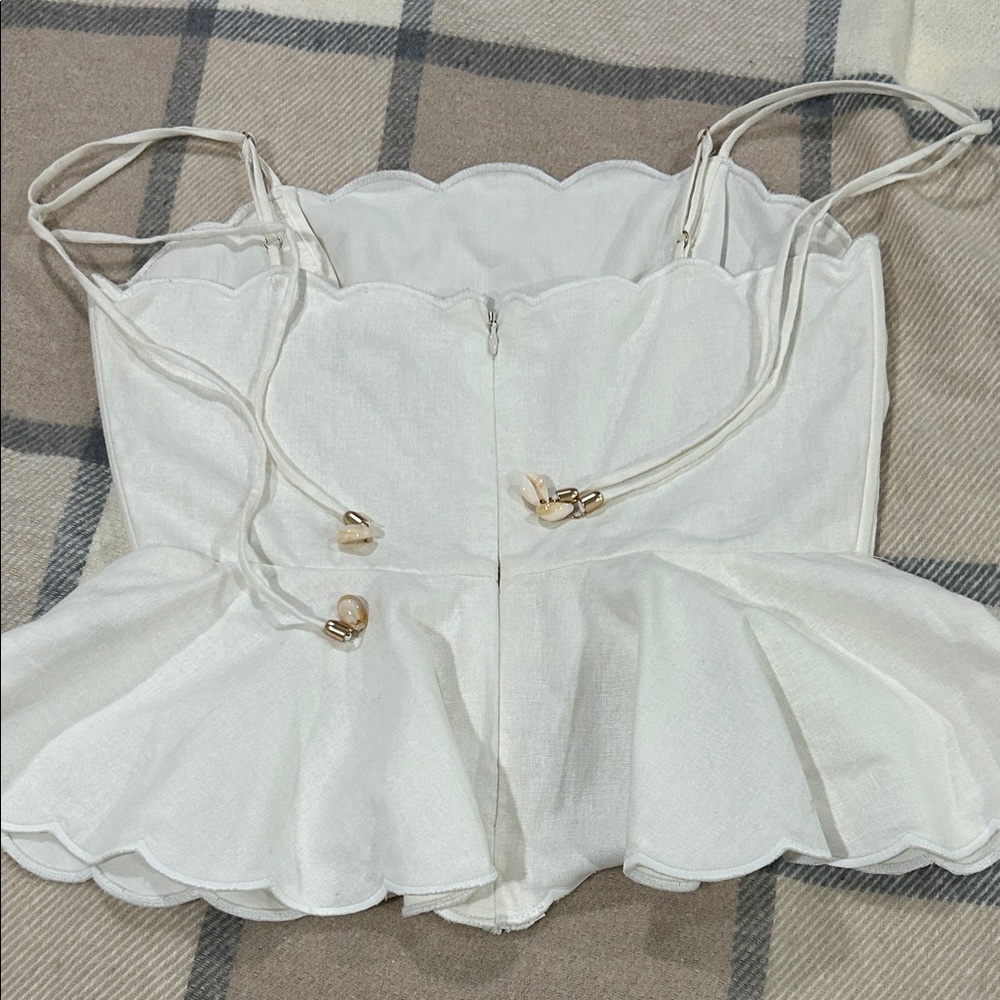NWOT House of Harlow 1960 Ivory Peplum Style Scallop Trim Top with Shell Detail - Picture 7 of 16